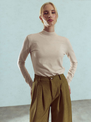 Solid sweater in beige