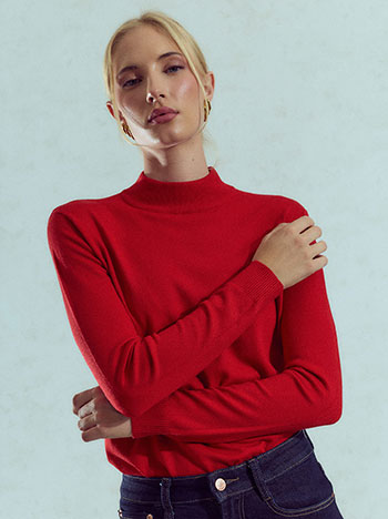 Solid sweater in red