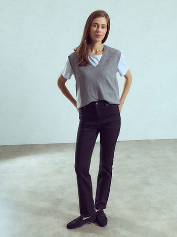 Straight leg jeans in black