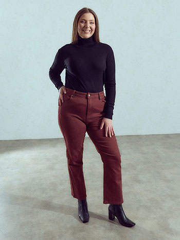 Straight leg jeans in wine red