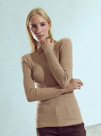 Solid ribbed top in light brown