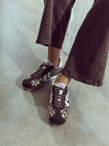 Leopard sneakers with charm in brown