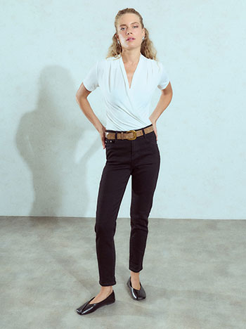 Solid jeans with belt in black