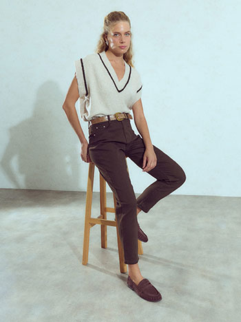 Mom fit jeans with cotton in brown