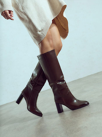 Faux leather boots in brown