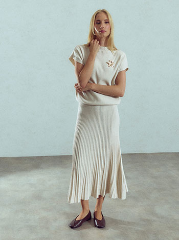 Knit top and skirt set in beige