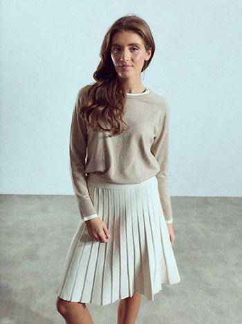 Knit pleated skirt in beige