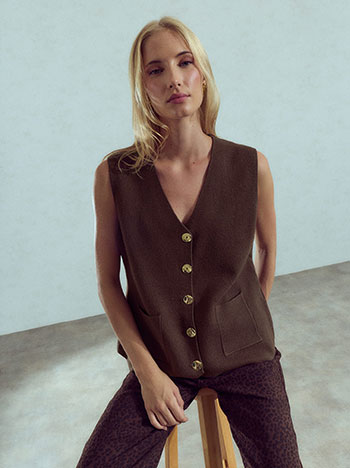 Knit vest with metallic buttons in brown