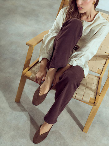 V-cut ballet flats in brown