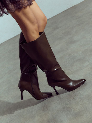 Faux leather boots in brown