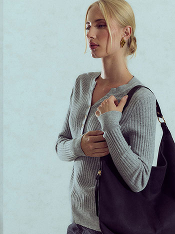 Ribbed sweater with buttons in grey