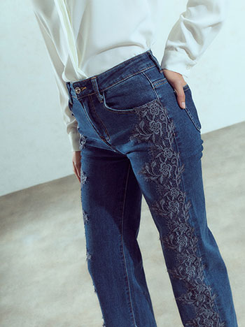 Jeans with side embroidery in dark blue