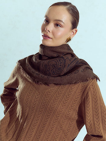 Paisley scarf in brown