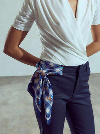 Checked scarf with dogs in blue