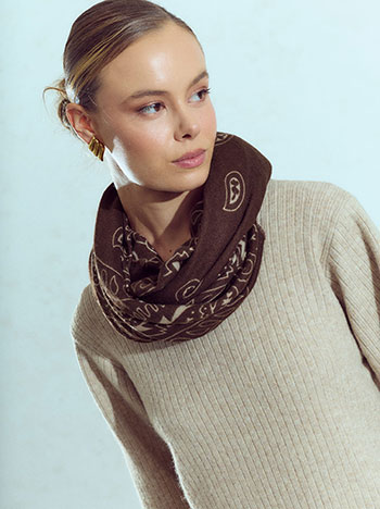 Paisley scarf in brown