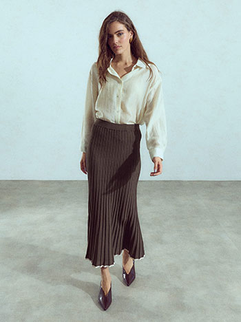 Ribbed knit skirt with contrast trim in dark brown