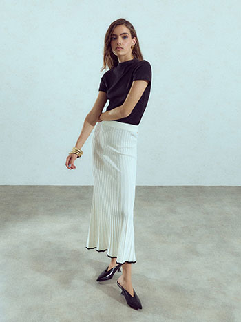 Ribbed knit skirt with contrast trim in off white