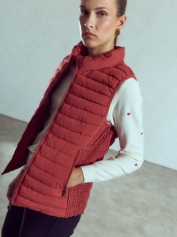Sleeveless quilted jacket in wine red