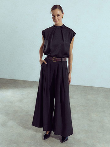 Wide leg trousers with belt in black