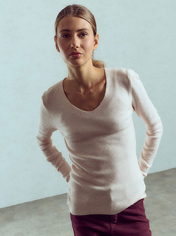 Solid sweater in powder pink