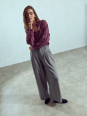 Wide-leg trousers with pleats in grey