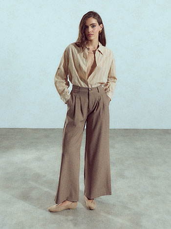 Wide-leg trousers with pleats in light brown