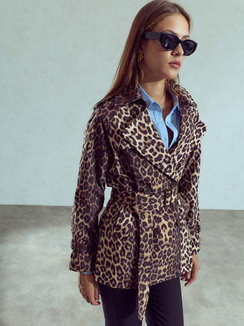 Short trench coat in brown