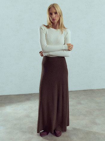 Maxi ribbed knit skirt in brown
