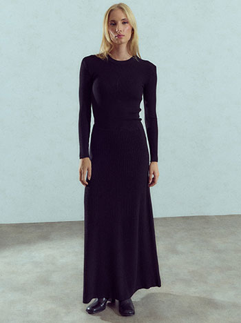 Maxi ribbed knit skirt in black