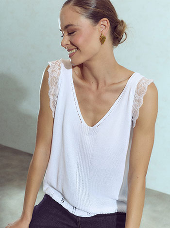 Knitted top in white