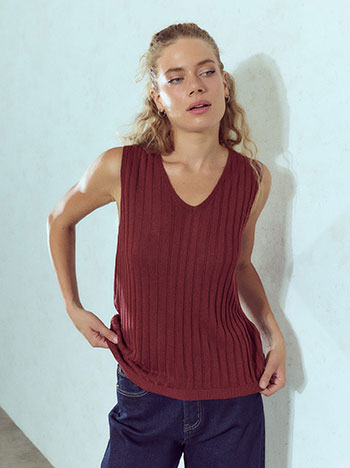 Ribbed knit top in wine red