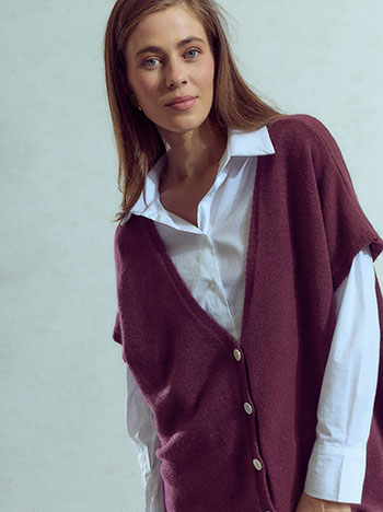 Sleeveless solid cardigan in wine red