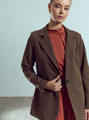 Blazer with decorative pockets in brown