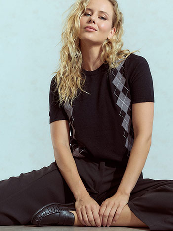 Short sleeve sweater with rhombus in black