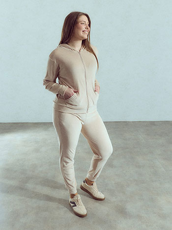 Solid velvet tracksuit set in beige