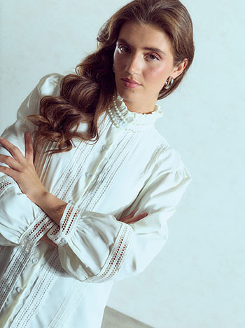 Shirt with pearls in white
