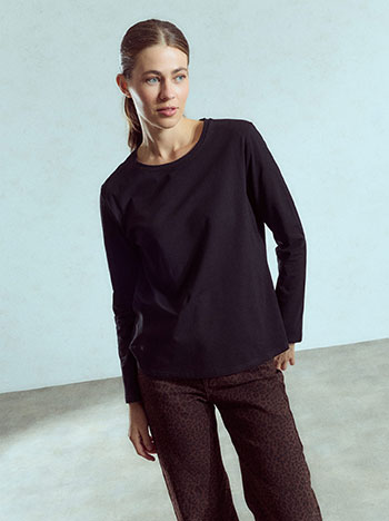 Solid top with cotton in black