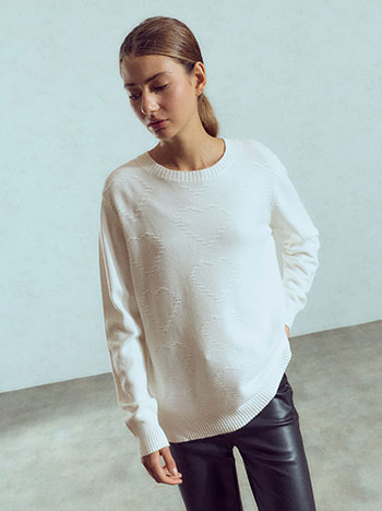 Textured hearts sweater in off white