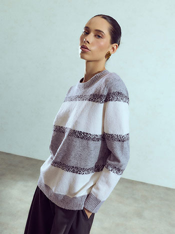 Sweater with stripes in grey