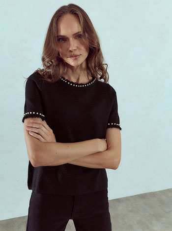 Top with pearls in black