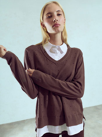 Knit sweater with shirt inserts in brown