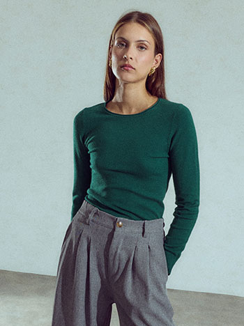 Solid sweater in dark green