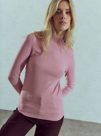 Mock neck sweater in dusty pink