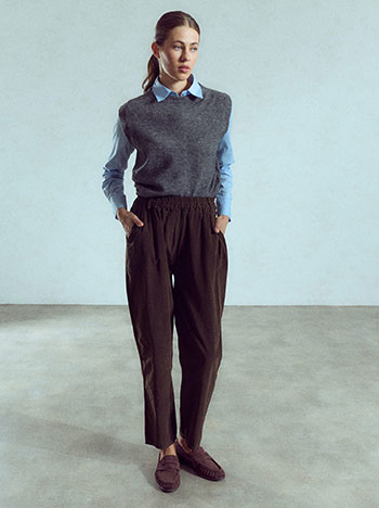 Solid corduroy trousers in dark brown
