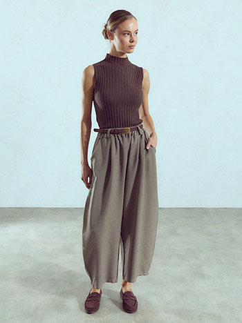 Balloon trousers in light brown