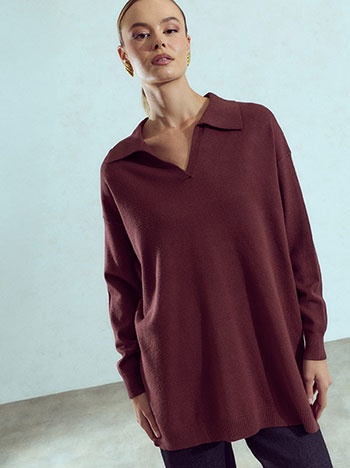 Long sweater with point collar in wine red