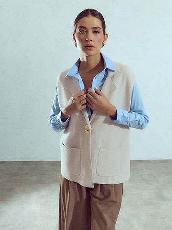 Knit vest with seashell in beige