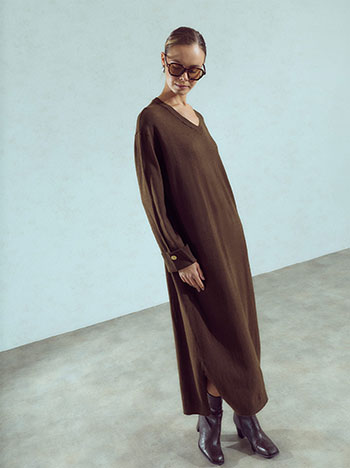 Dress with decorative buttons in dark brown