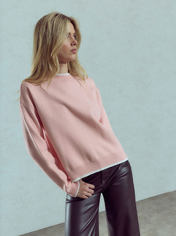 Mock neck sweater in pink