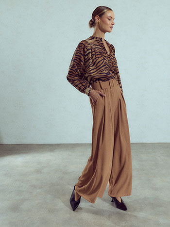 Wide leg trousers in camel